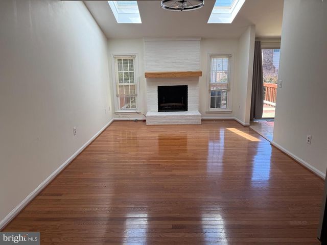 4637 LUXBERRY DR, Fairfax, VA 22032