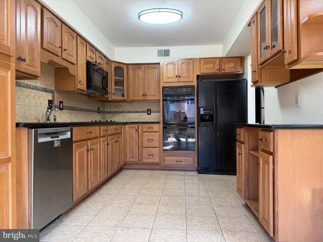 4637 LUXBERRY DR, Fairfax, VA 22032