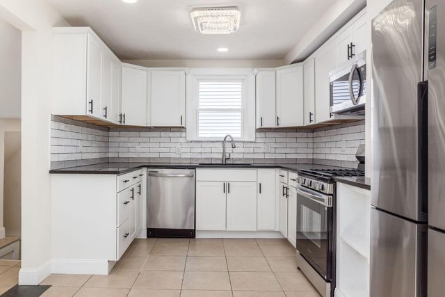 1156 S Champion Avenue, Columbus, OH 43206