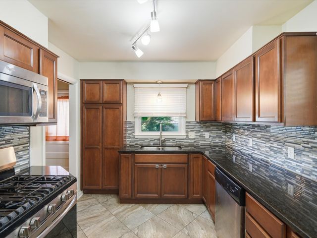 1181 Kay Parkway, Ann Arbor, MI 48103