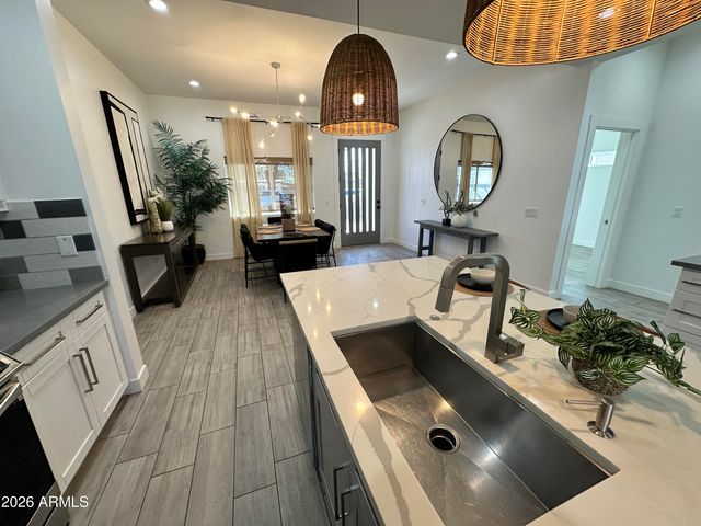 1224 E HAYWARD Avenue, Phoenix, AZ 85020