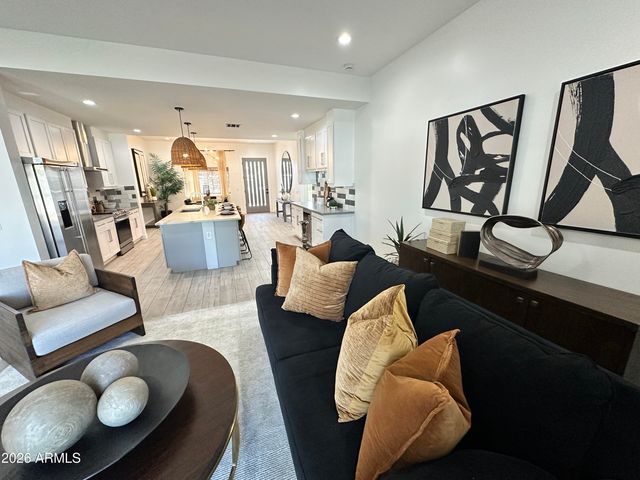 1224 E HAYWARD Avenue, Phoenix, AZ 85020