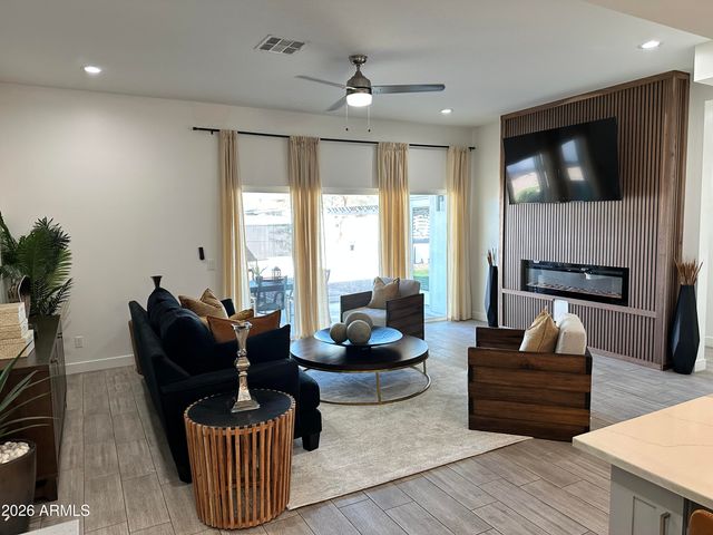 1224 E HAYWARD Avenue, Phoenix, AZ 85020