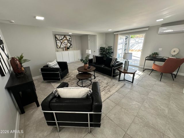 1224 E HAYWARD Avenue, Phoenix, AZ 85020