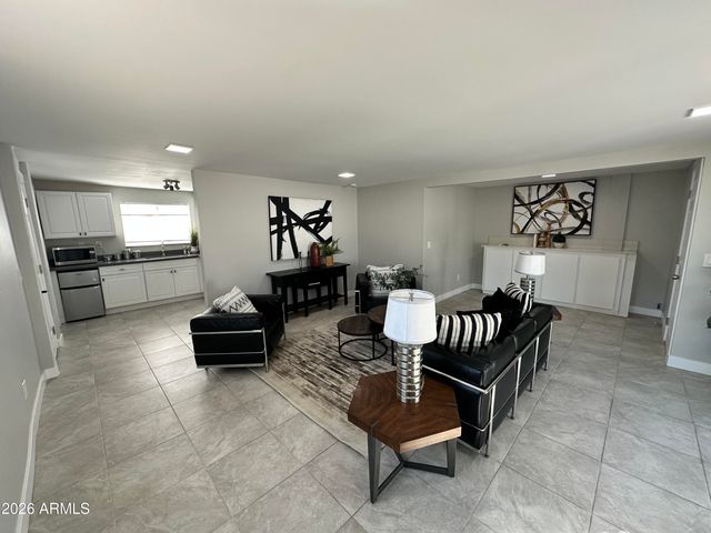 1224 E HAYWARD Avenue, Phoenix, AZ 85020