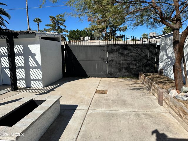1224 E HAYWARD Avenue, Phoenix, AZ 85020