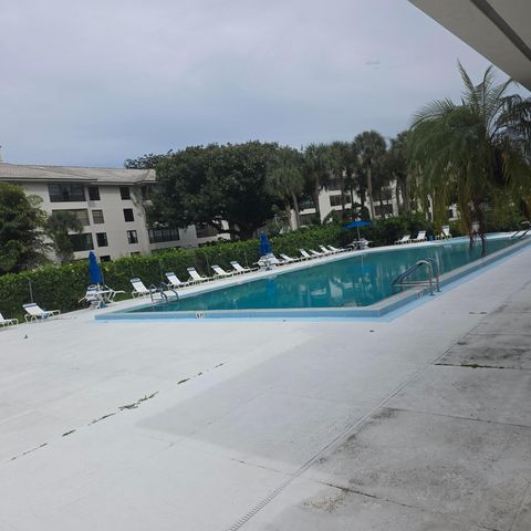 3640 WHITEHALL Drive 305, West Palm Beach, FL 33401