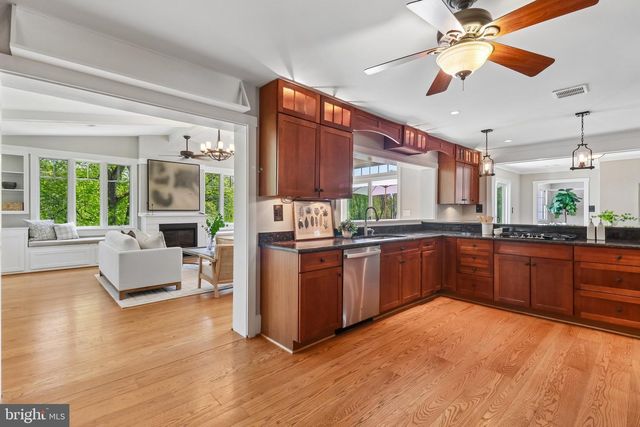 7017 UNION MILL RD, Clifton, VA 20124