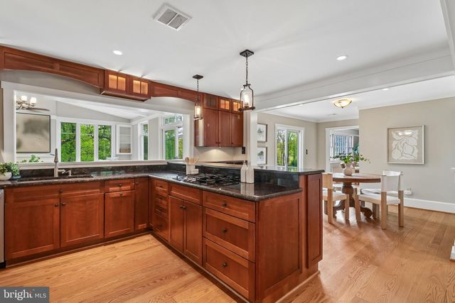 7017 UNION MILL RD, Clifton, VA 20124