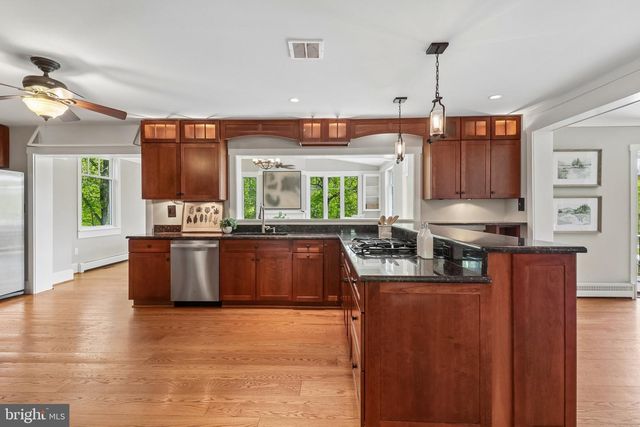 7017 UNION MILL RD, Clifton, VA 20124