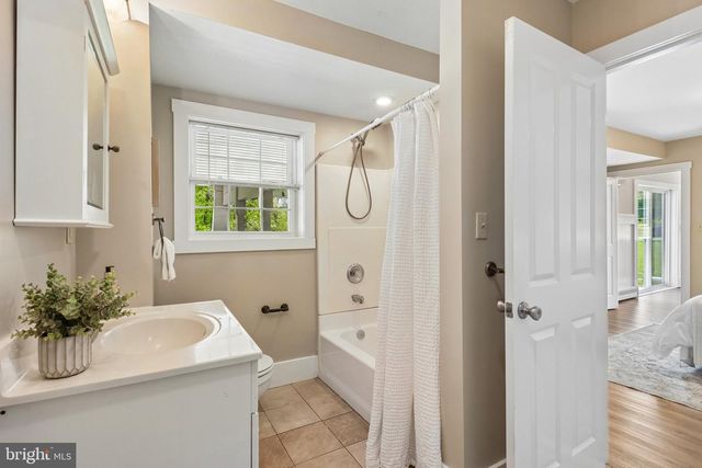 7017 UNION MILL RD, Clifton, VA 20124