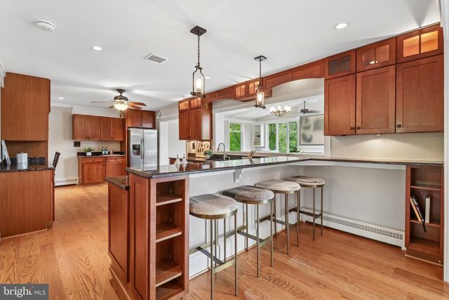 7017 UNION MILL RD, Clifton, VA 20124