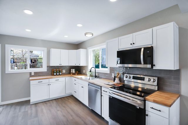 2434 E Wiscomb St, Spokane, WA 99207