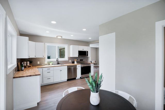 2434 E Wiscomb St, Spokane, WA 99207