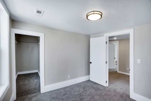 2434 E Wiscomb St, Spokane, WA 99207
