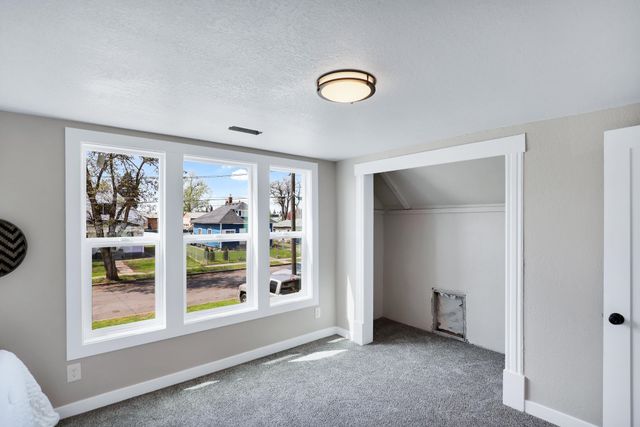 2434 E Wiscomb St, Spokane, WA 99207