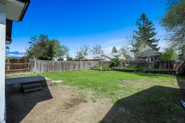 2434 E Wiscomb St, Spokane, WA 99207