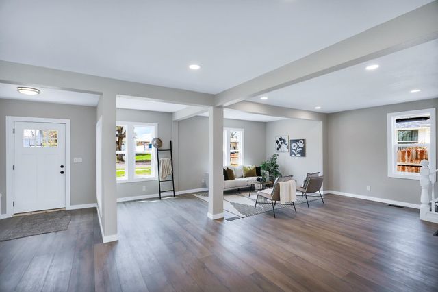 2434 E Wiscomb St, Spokane, WA 99207