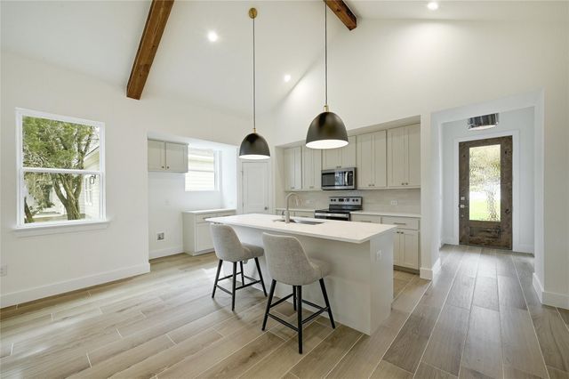 16 Rhapsody LN, Wimberley, TX 78676