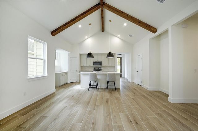 16 Rhapsody LN, Wimberley, TX 78676