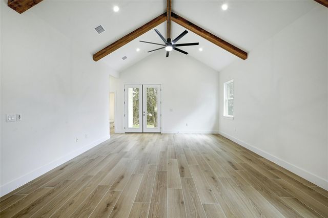 16 Rhapsody LN, Wimberley, TX 78676