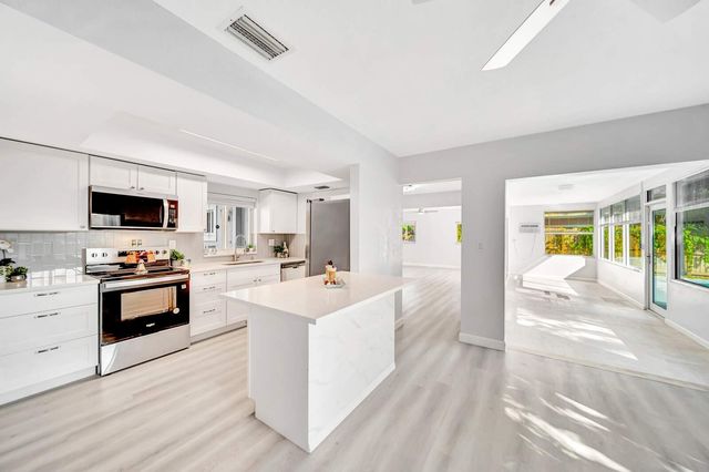 6812 Rio Pinar, North Lauderdale, FL 33068