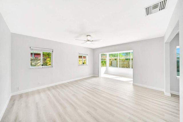 6812 Rio Pinar, North Lauderdale, FL 33068