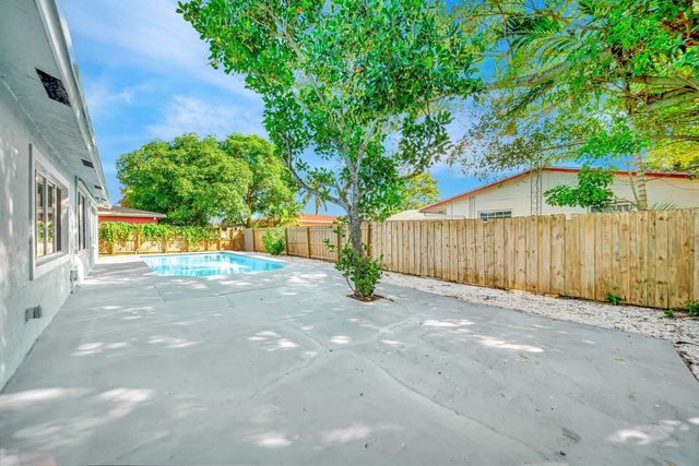 6812 Rio Pinar, North Lauderdale, FL 33068