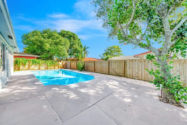 6812 Rio Pinar, North Lauderdale, FL 33068