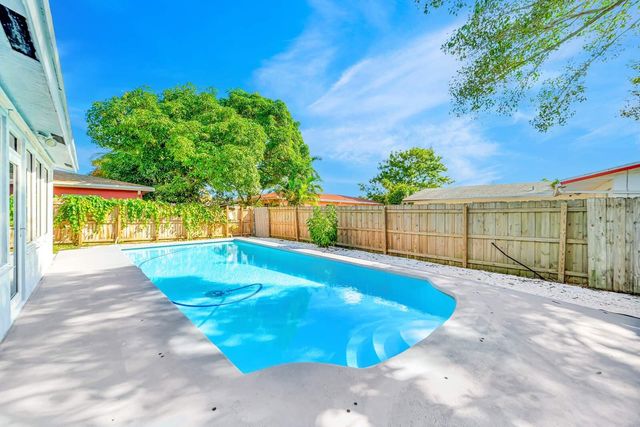 6812 Rio Pinar, North Lauderdale, FL 33068