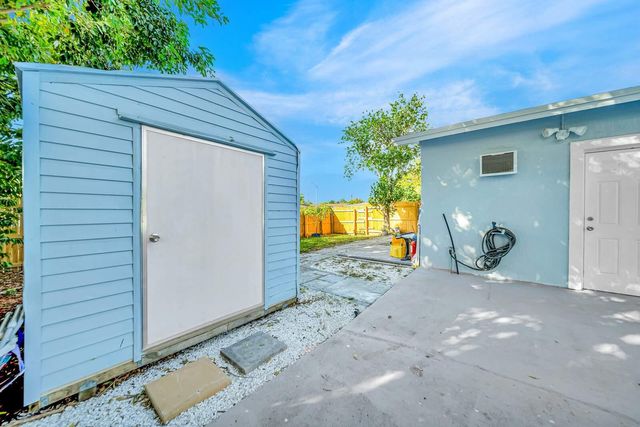 6812 Rio Pinar, North Lauderdale, FL 33068