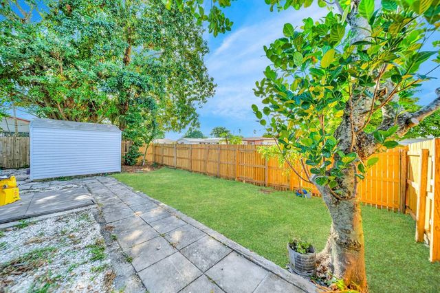 6812 Rio Pinar, North Lauderdale, FL 33068