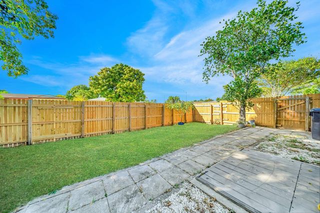 6812 Rio Pinar, North Lauderdale, FL 33068