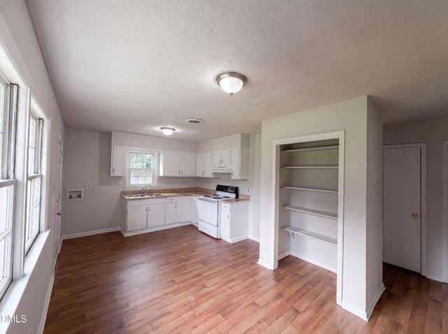 6616 Amanda Circle, Fayetteville, NC 28304