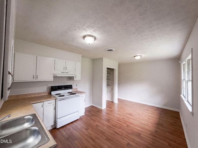 6616 Amanda Circle, Fayetteville, NC 28304