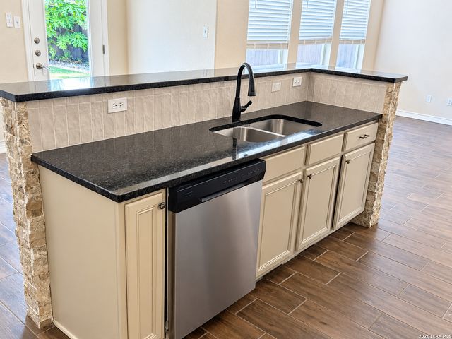 1355 Pinnacle Falls, San Antonio, TX 78260