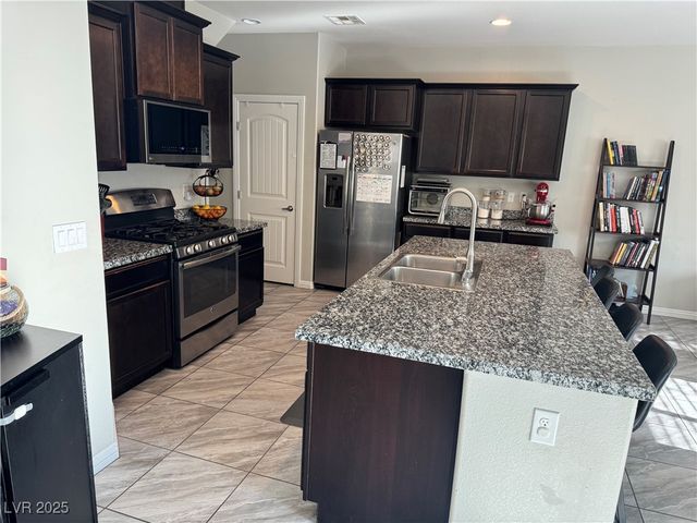 6867 Dragonfly Rock Street, Las Vegas, NV 89148