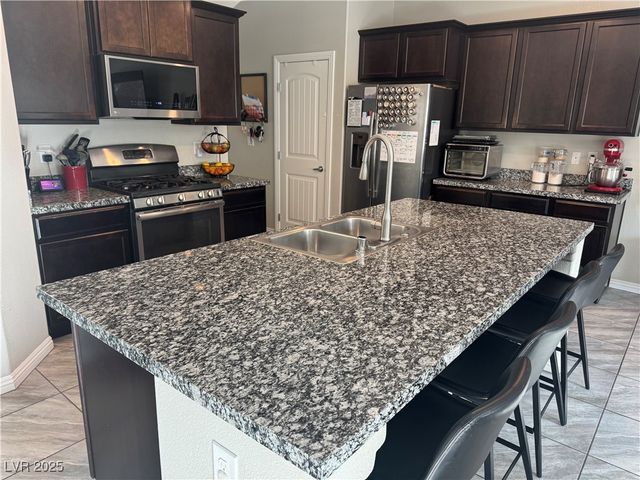 6867 Dragonfly Rock Street, Las Vegas, NV 89148