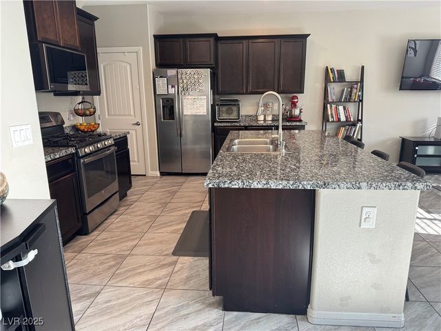 6867 Dragonfly Rock Street, Las Vegas, NV 89148