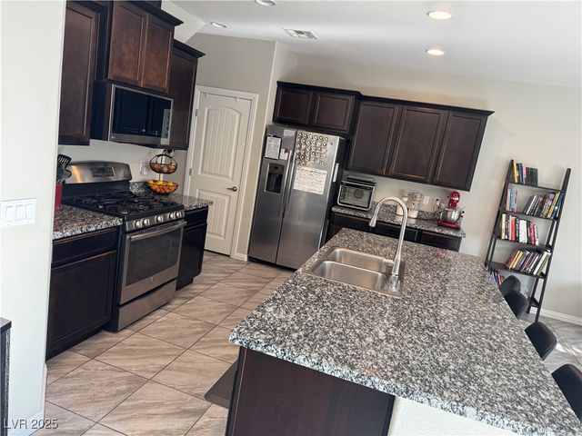 6867 Dragonfly Rock Street, Las Vegas, NV 89148