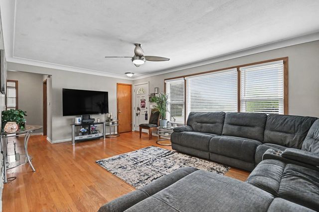 901 Brookwood Street, Bensenville, IL 60106