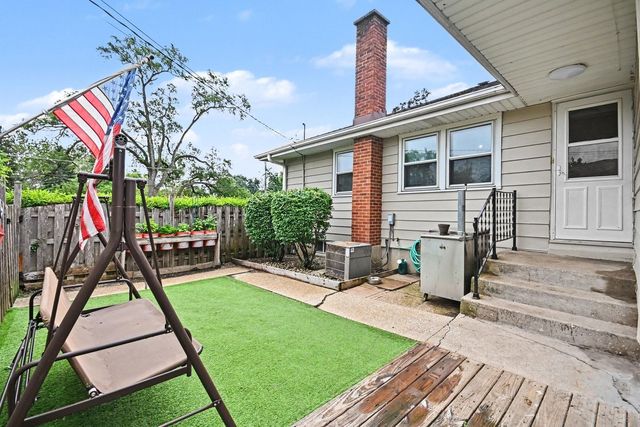 901 Brookwood Street, Bensenville, IL 60106