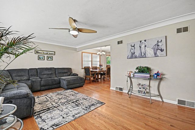 901 Brookwood Street, Bensenville, IL 60106