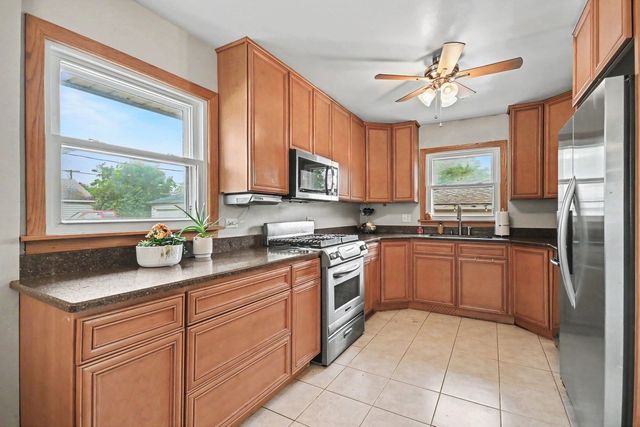 901 Brookwood Street, Bensenville, IL 60106