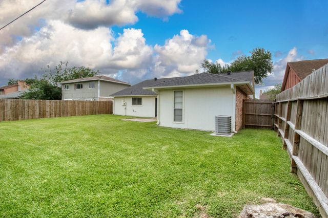 16419 Lost Quail Drive, Houston, TX 77489