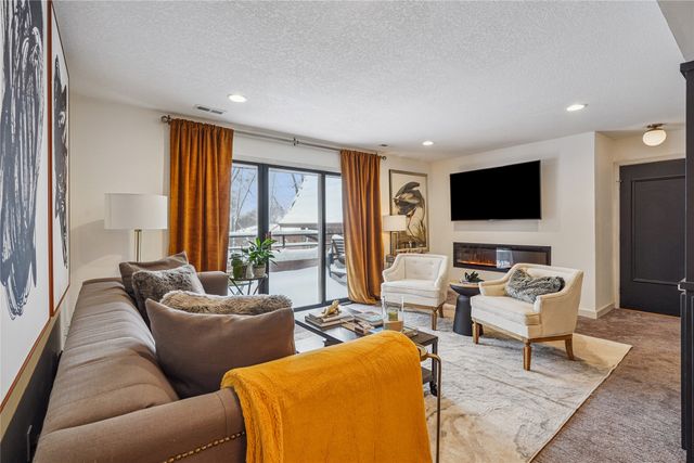 4323 Grand Avenue 428, Des Moines, IA 50312