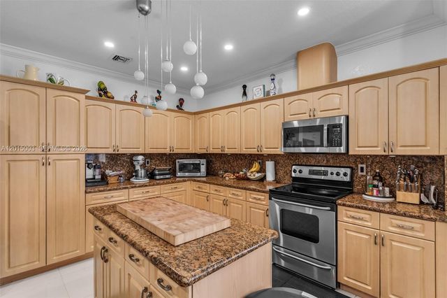 15395 SW 23rd St, Miami, FL 33185
