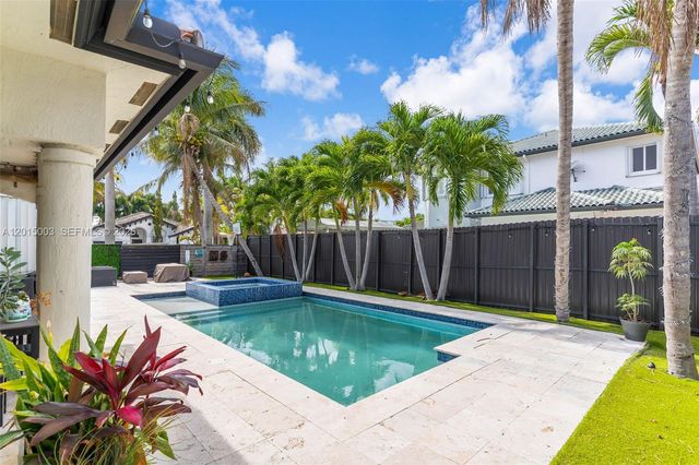 15395 SW 23rd St, Miami, FL 33185