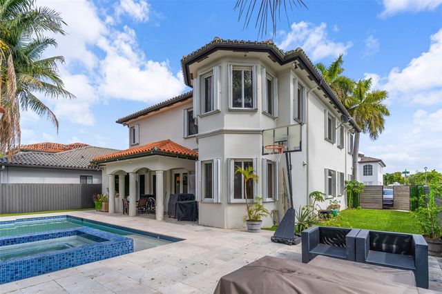 15395 SW 23rd St, Miami, FL 33185