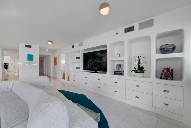 5801 Collins Ave 1200, Miami Beach, FL 33140